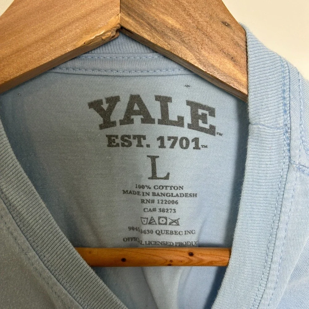 Yale Shirt Women Crop Top Size Large‎ Blue Graphic Print - Picture 2 of 5